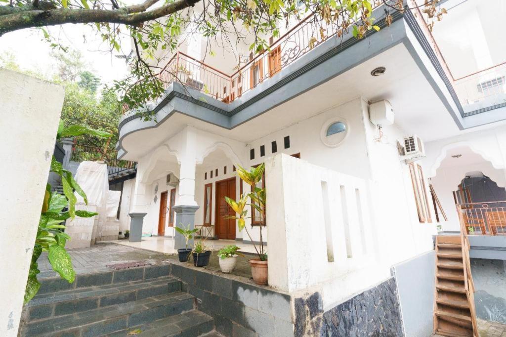 Oyo 91561 Gandhi Hotel Bandung Exterior photo